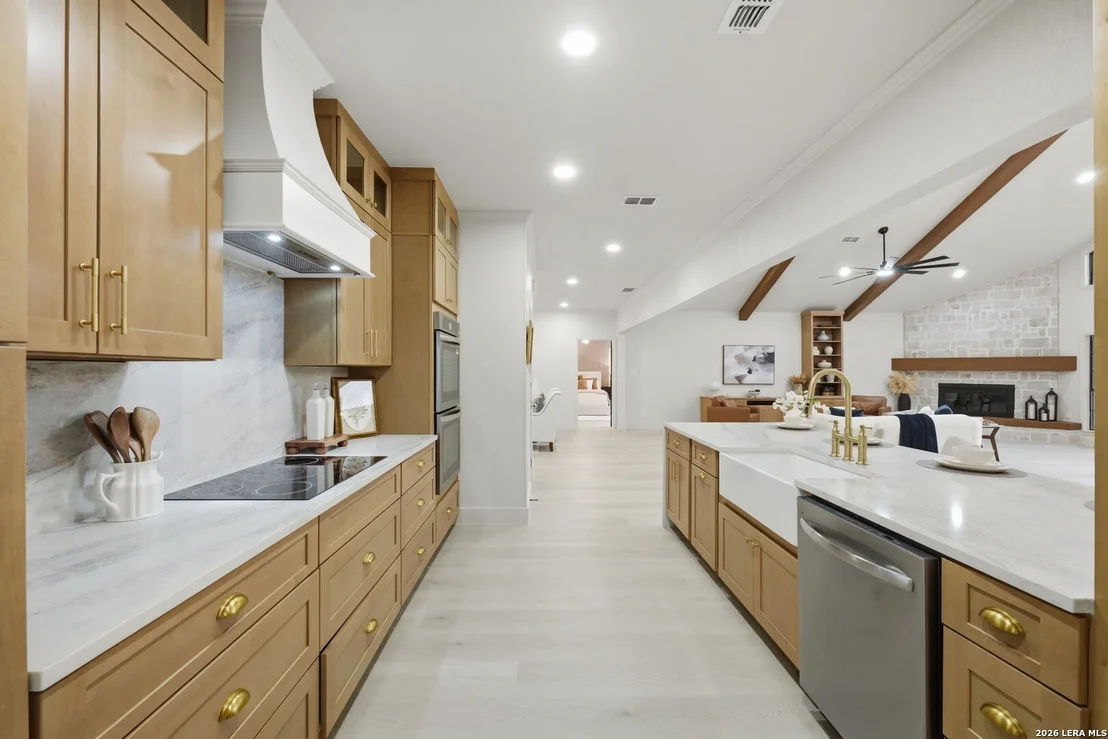Photo of 150 LAKE VIEW DR