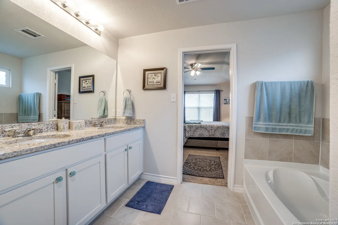 Photo of 414 SABINE RIV