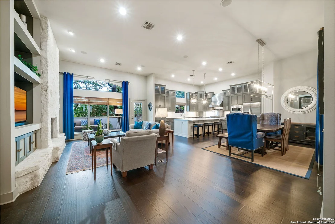 Photo of 8 Benchwood Cir