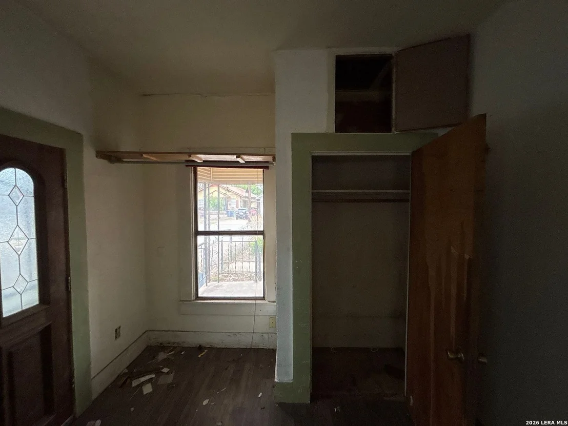 Photo of 351 Barrett