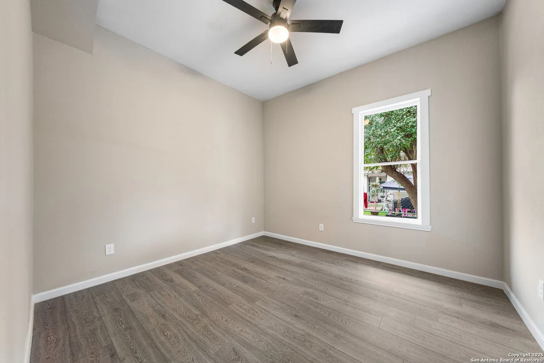 Photo of 239 NELSON AVE