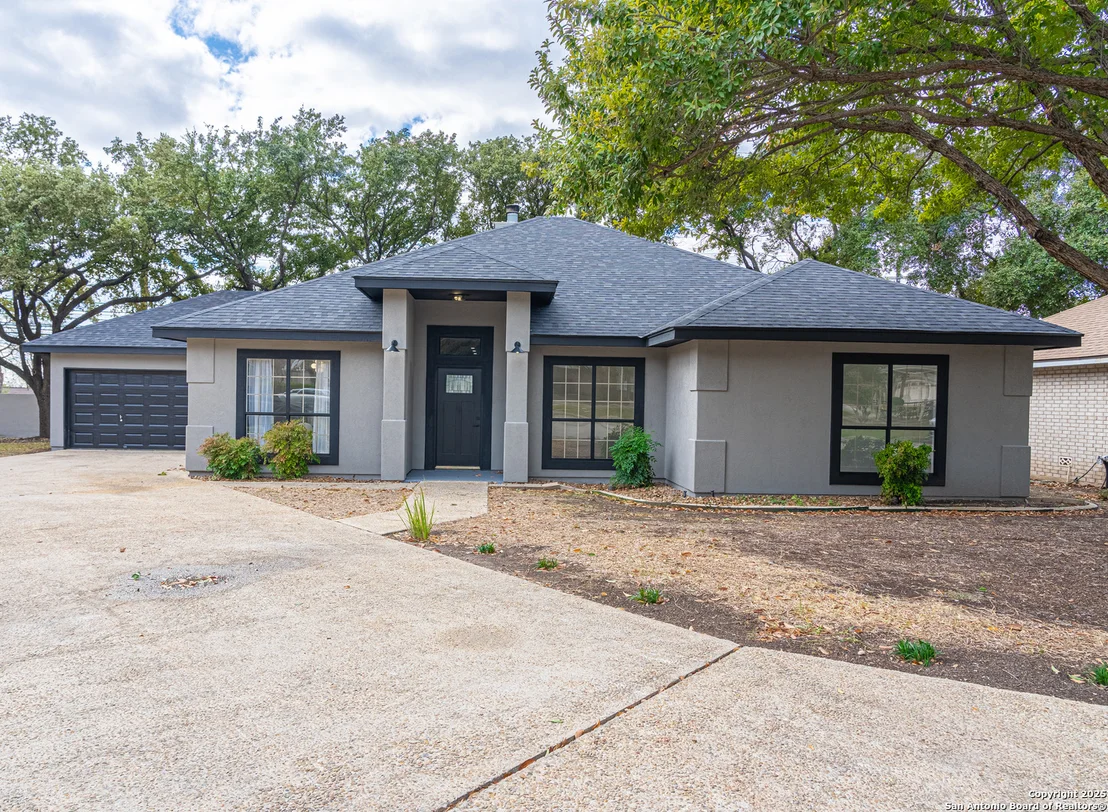 Photo of 122 PALM CIR