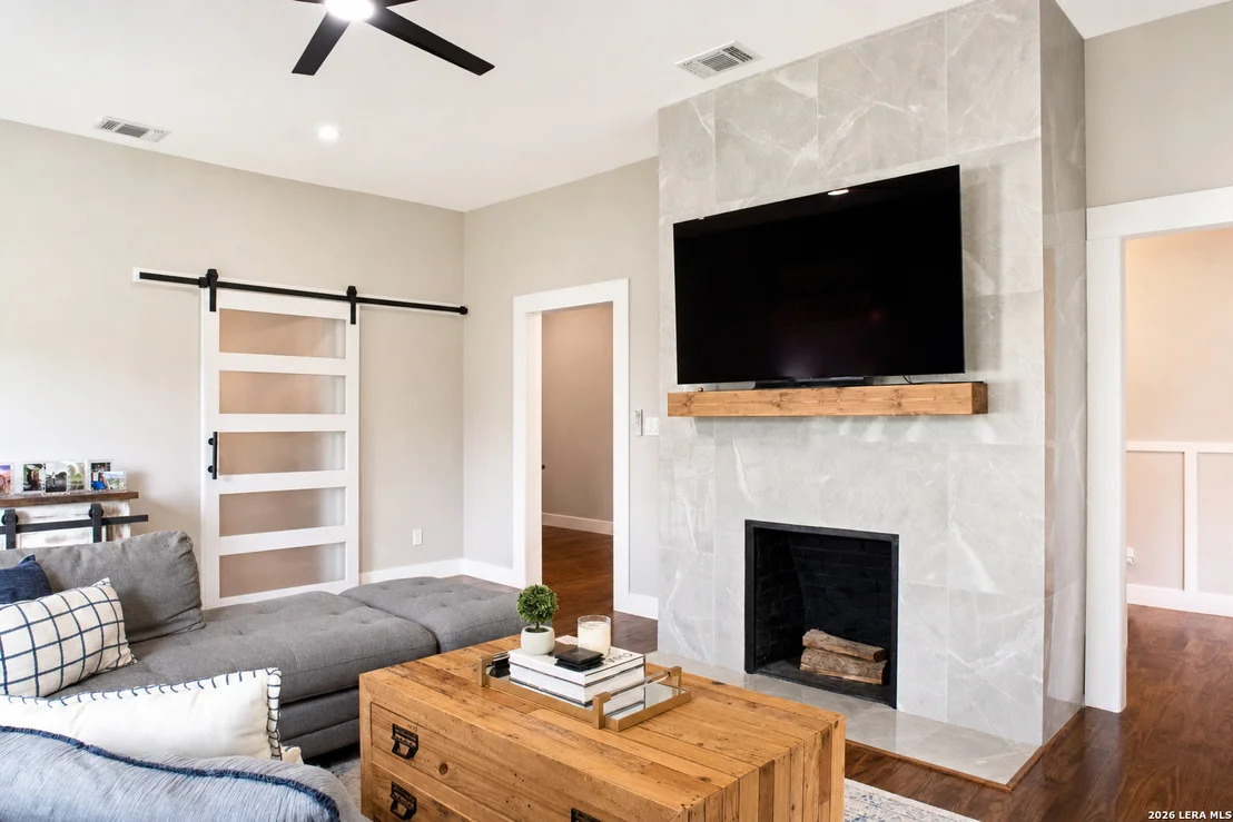 Photo of 811 N Buchanan