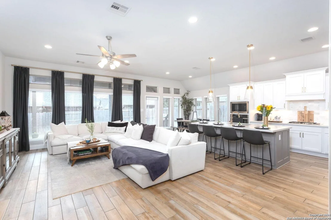 Photo of 2131 Thayer Cove