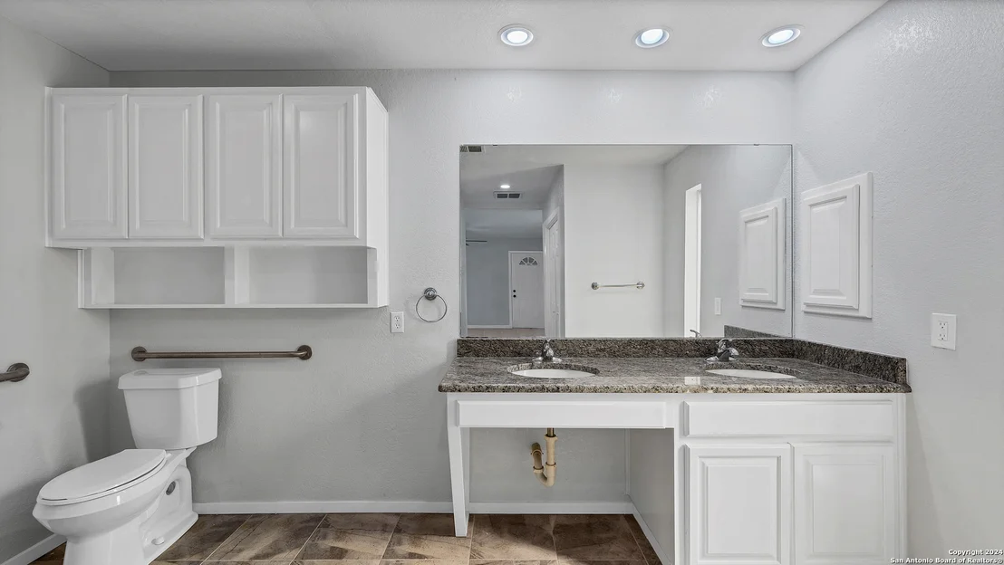 Photo of 350 FENWICK DR