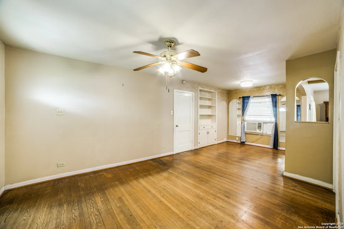 Photo of 1011 Thorain Blvd