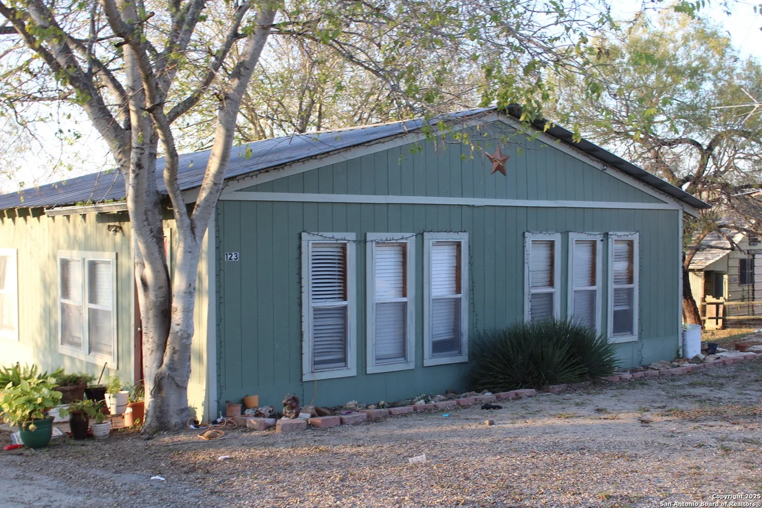 Photo of 123 Choke Canyon Estates