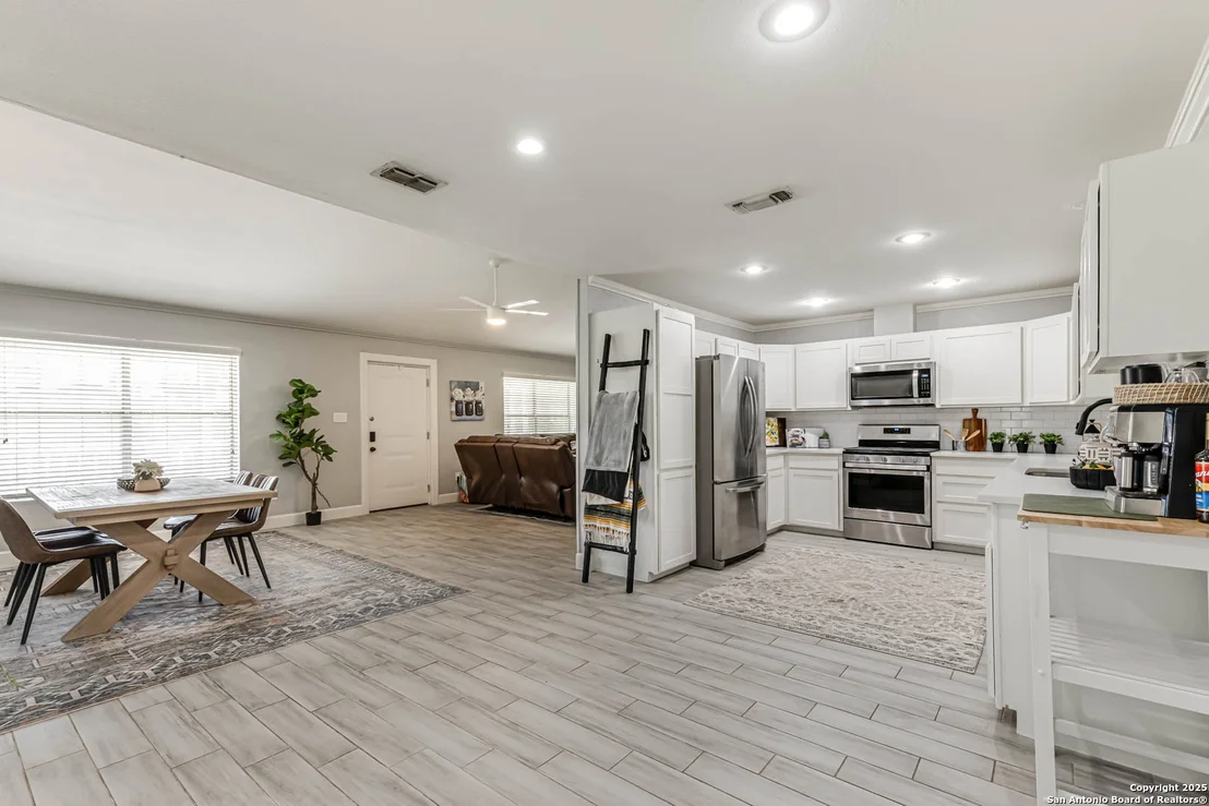 Photo of 1299 OAKRIDGE DR