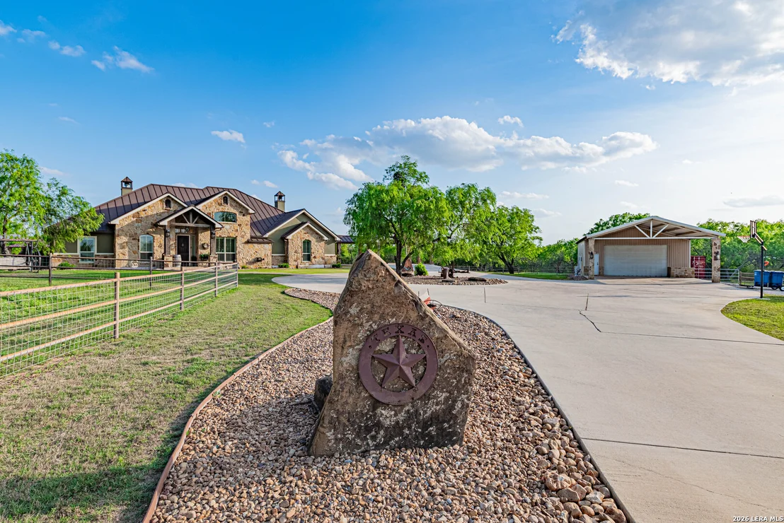 Photo of 819 County Road 356