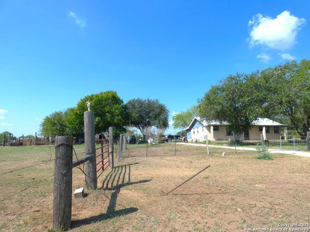 Photo of 227 Deaf Smith Rd