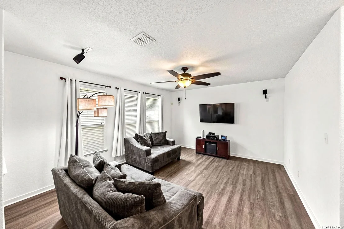 Photo of 6703 Karnes Leaf