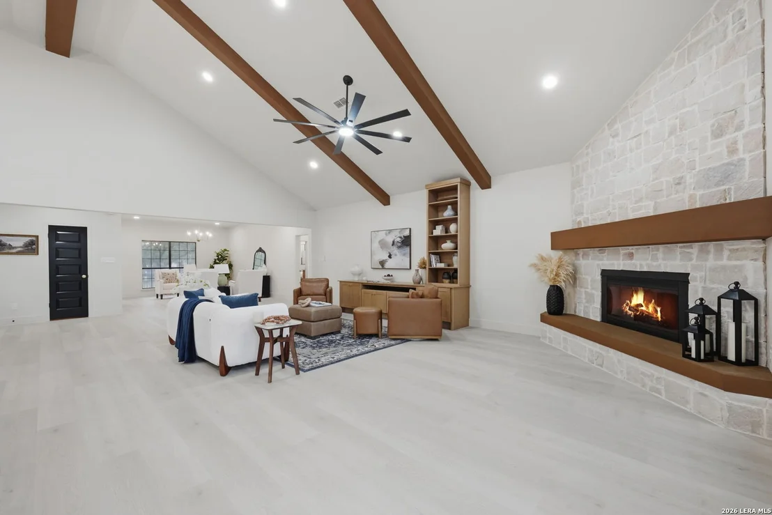 Photo of 150 LAKE VIEW DR