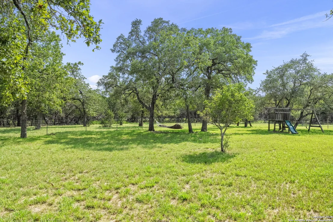 Photo of 592 Oakridge Trail