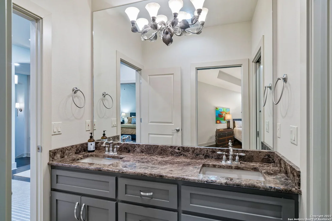Photo of 8 Benchwood Cir