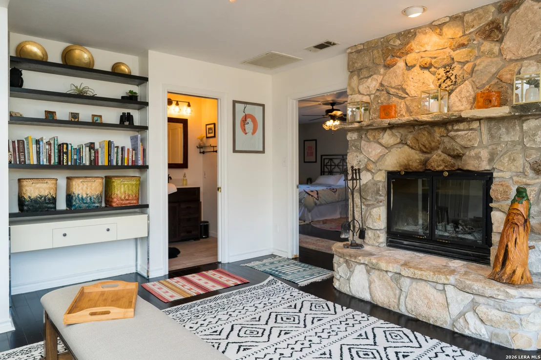 Photo of 810 Oakwood