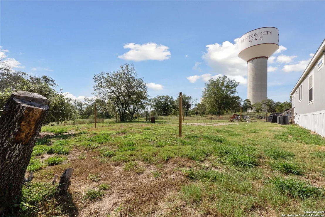 Photo of 385 Forest Oaks