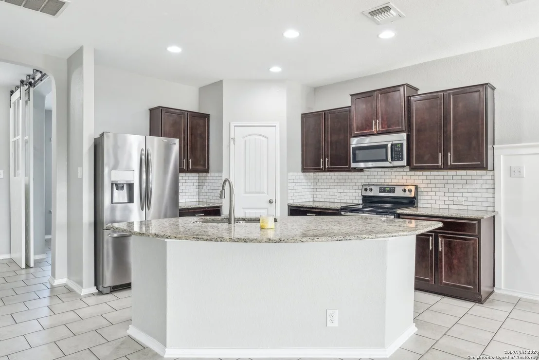Photo of 429 KINGS WAY