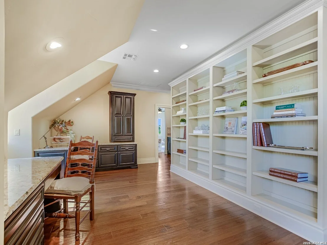 Photo of 914 Moonlight Dr