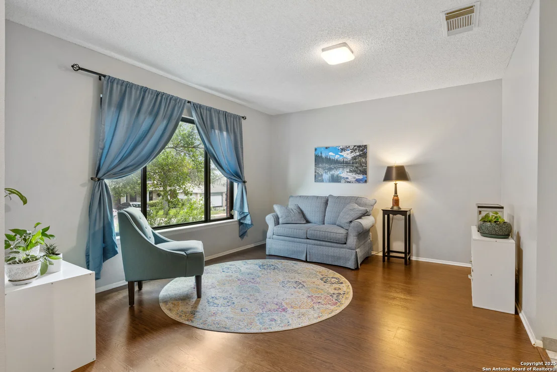 Photo of 7705 Wood Bluff