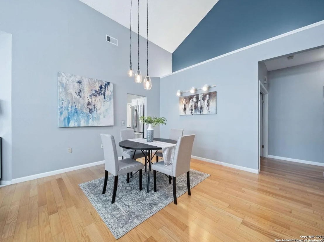 Photo of 2422 Pendant Oak