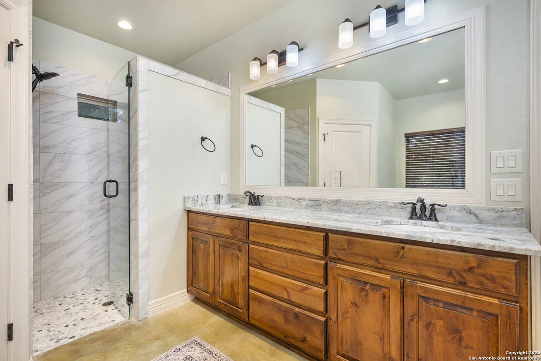 Photo of 103 Oak Forest