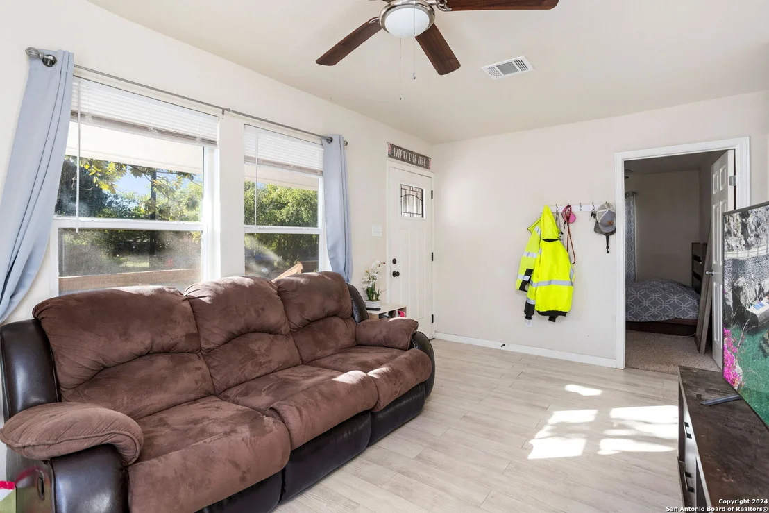 Photo of 425 W WRIGHT BLVD
