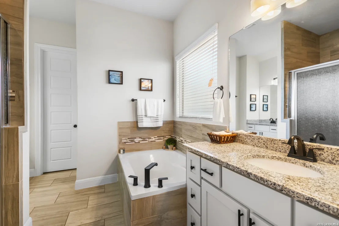 Photo of 417 BEE CAVES CV