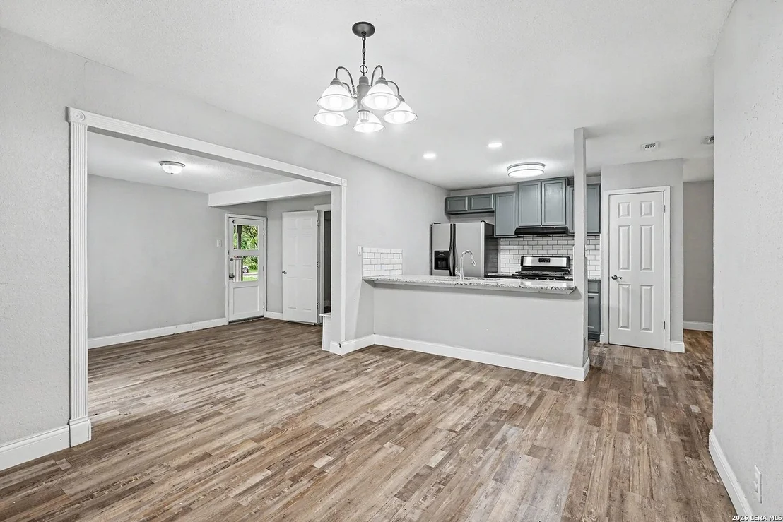 Photo of 3606 Versailles Dr