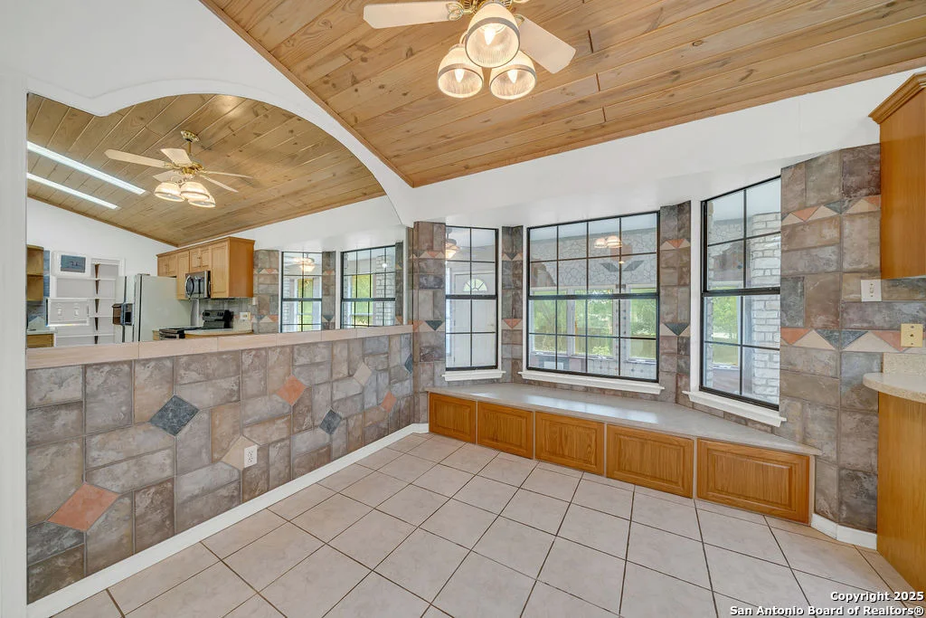 Photo of 301 Red Oak