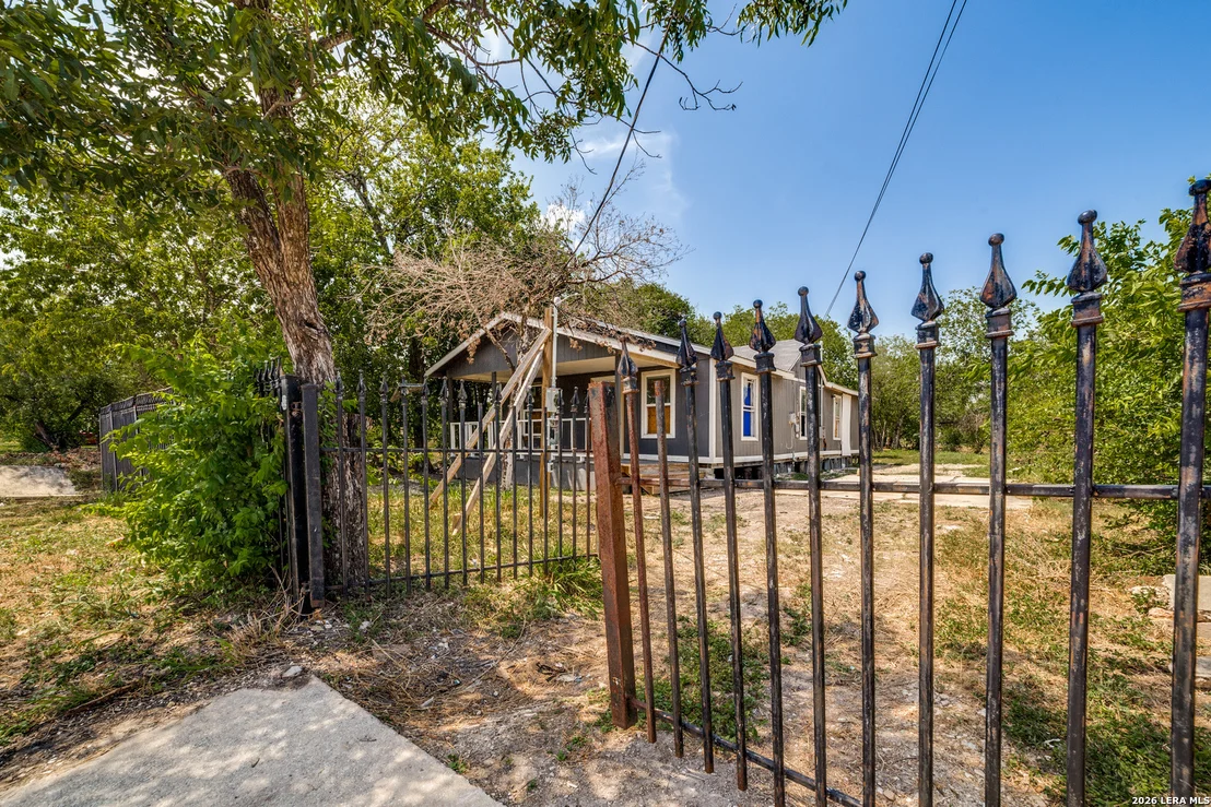 Photo of 811 MCCAULEY BLVD