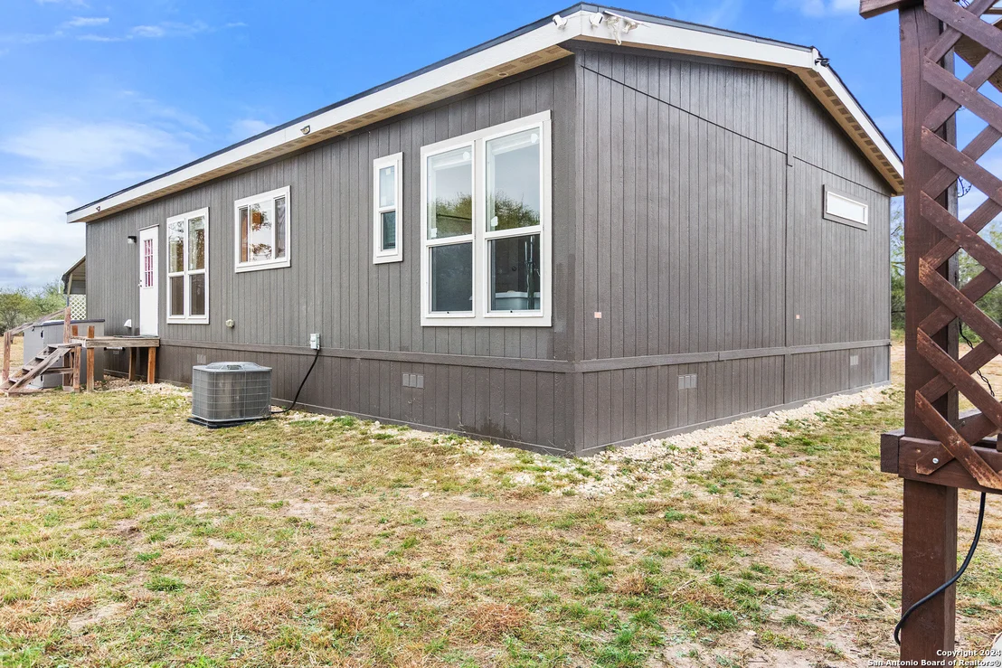 Photo of 1140 Private Road 2415
