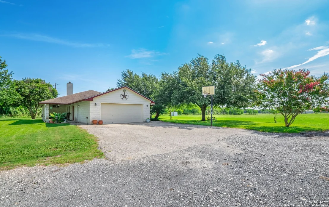 Photo of 658 Lakeview Dr
