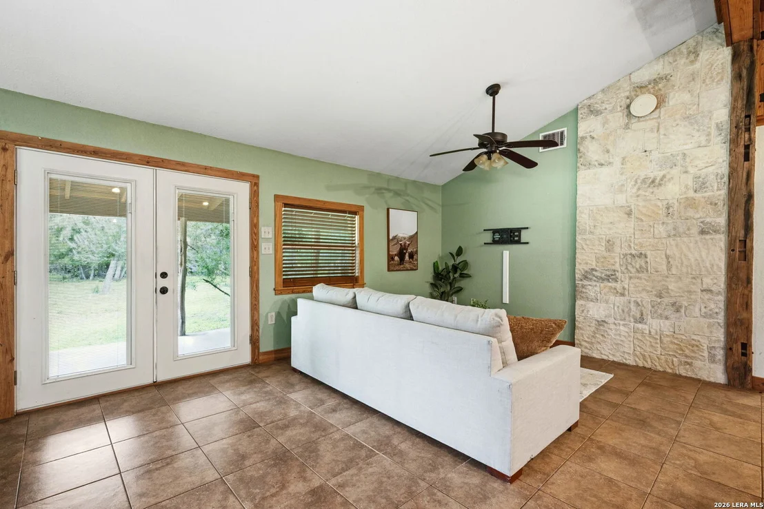 Photo of 340 Rio Oak