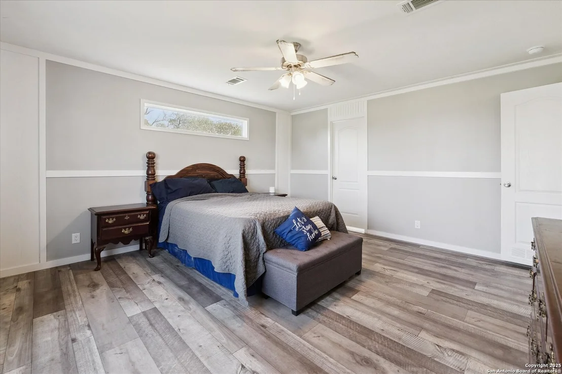 Photo of 385 Forest Oaks