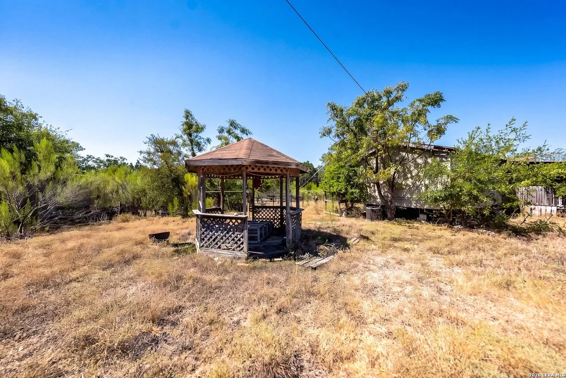 Photo of 990 Hillcrest Trl