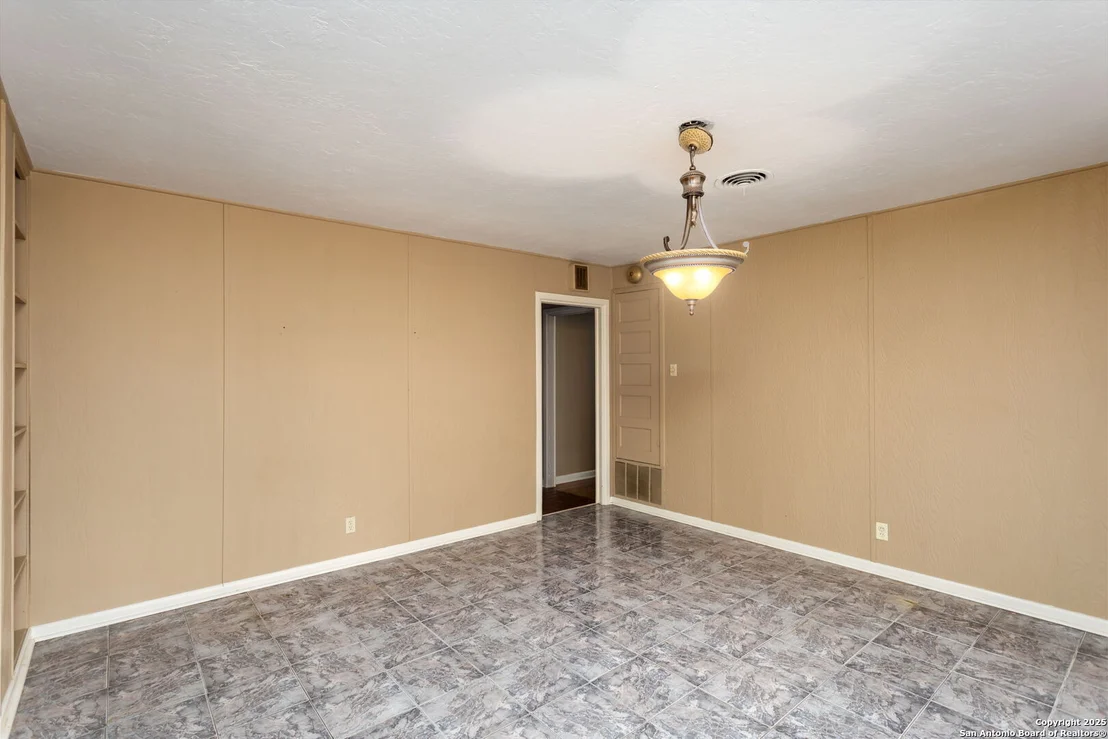Photo of 104 ROLLING GREEN DR