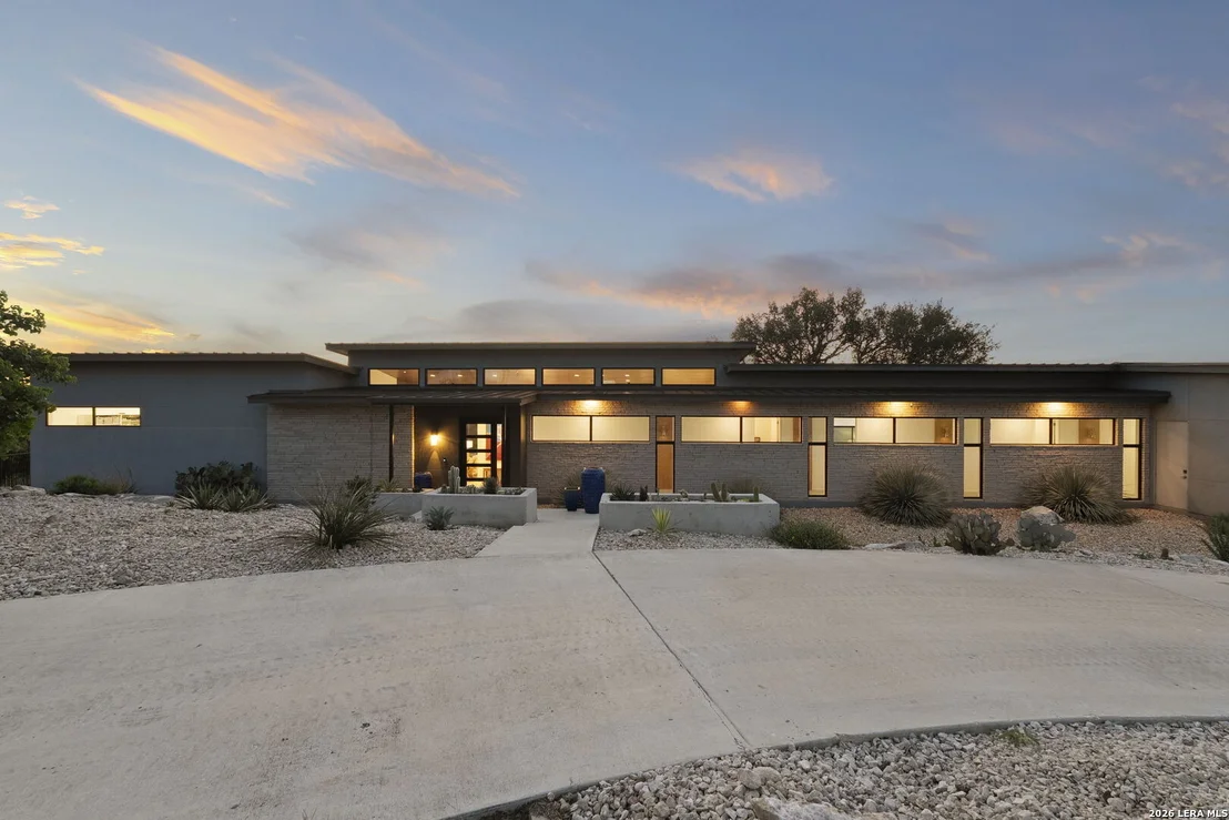 Photo of 352 Arthur Ct