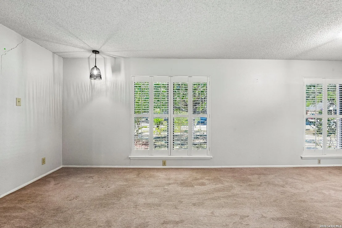 Photo of 8714 MIDCROWN DR