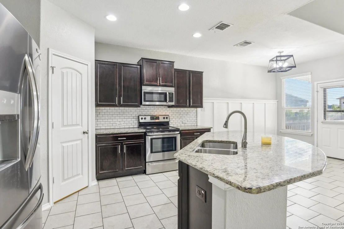 Photo of 429 KINGS WAY