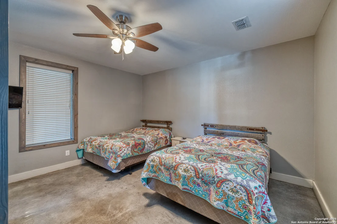 Photo of 989 Mountain Valley Drive