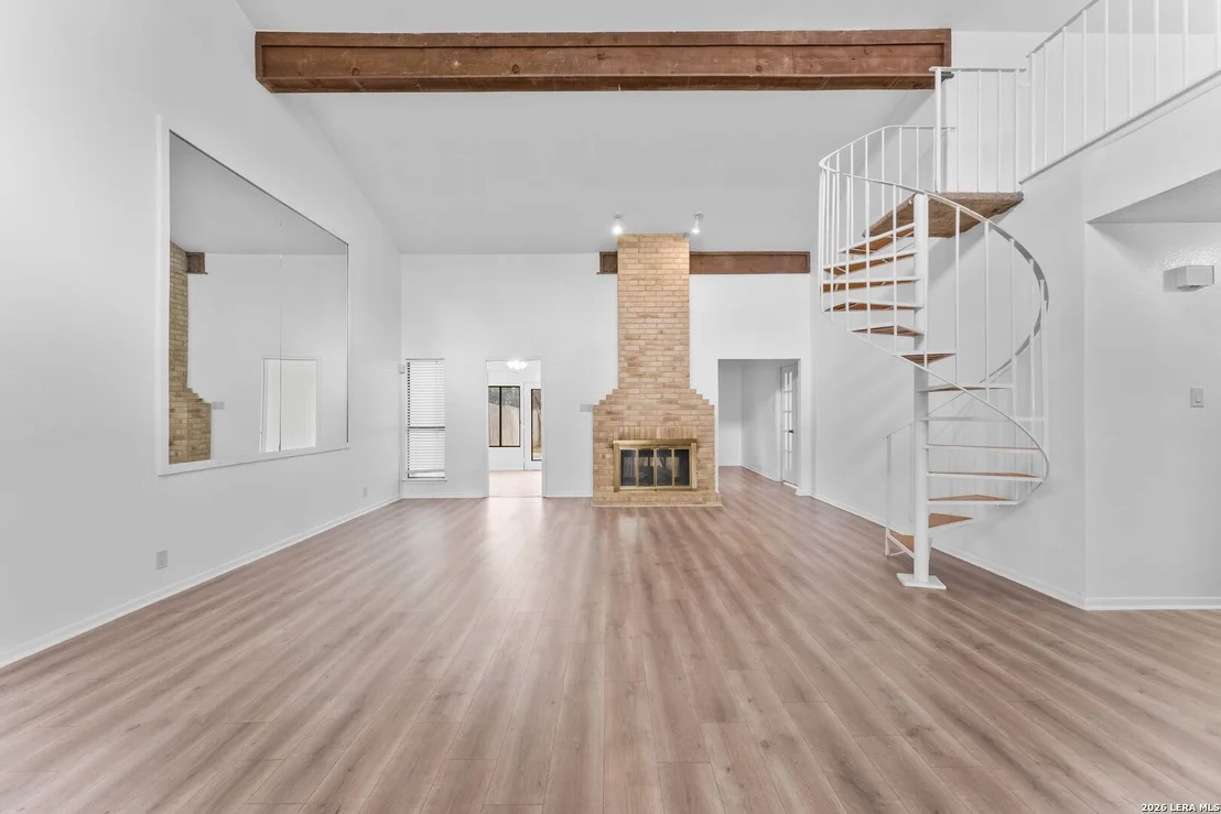 Photo of 11862 Gallery View