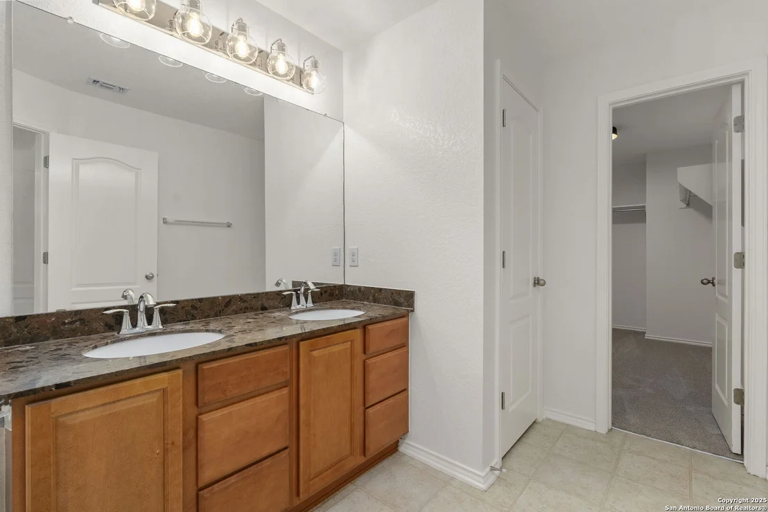 Photo of 3909 Legend Pond
