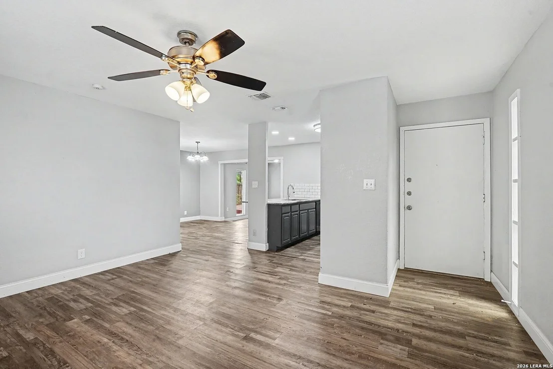Photo of 3606 Versailles Dr