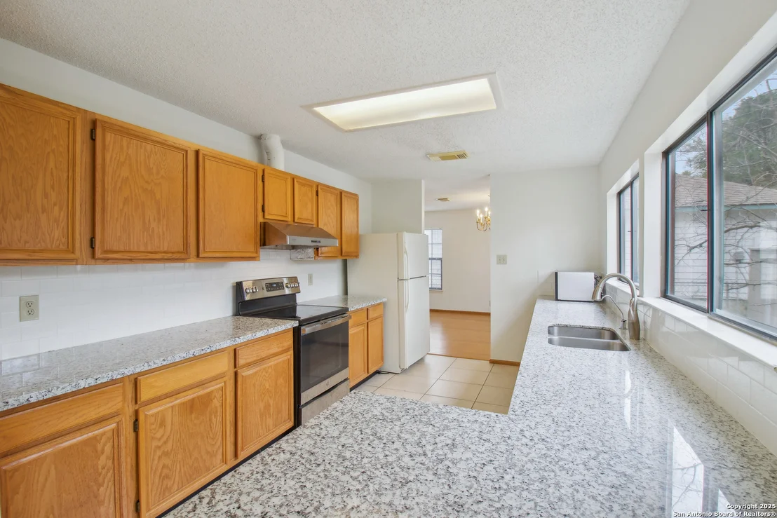 Photo of 7611 Wood Bluff