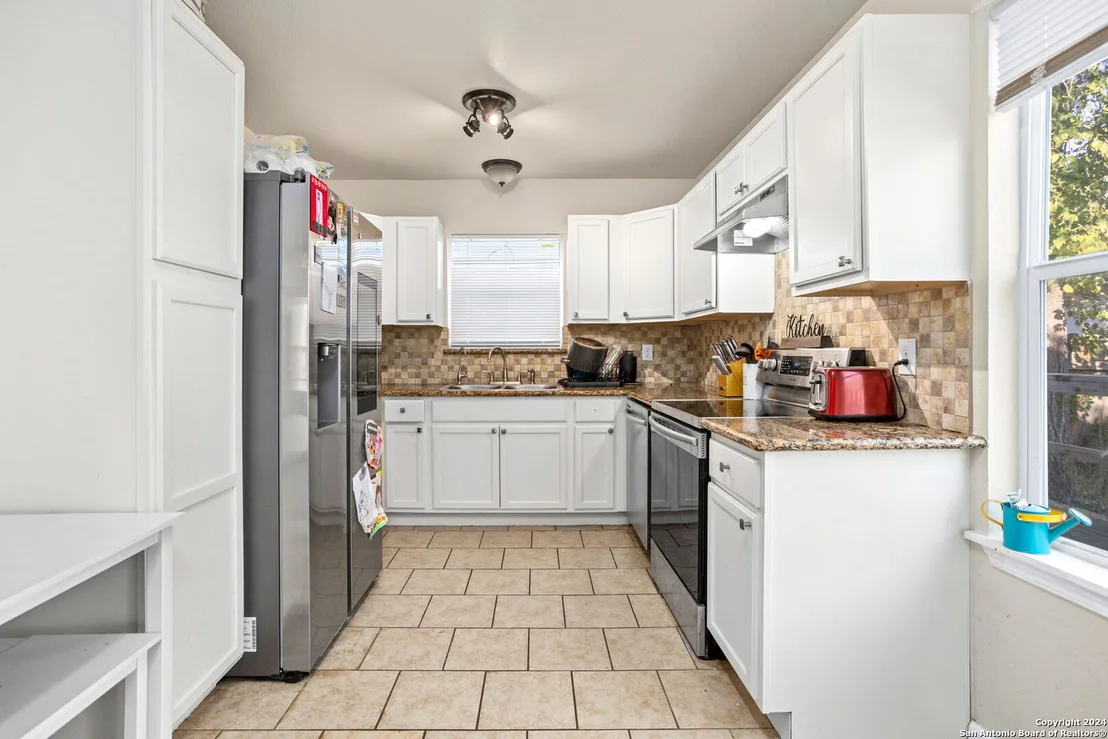 Photo of 425 W WRIGHT BLVD