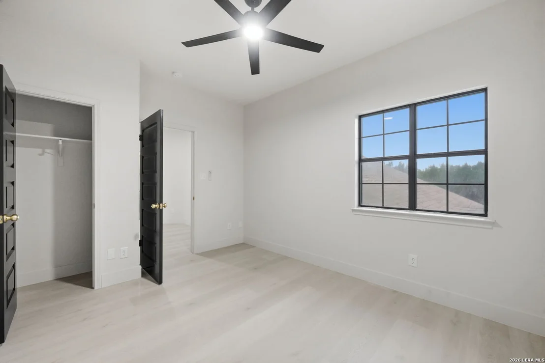Photo of 150 LAKE VIEW DR