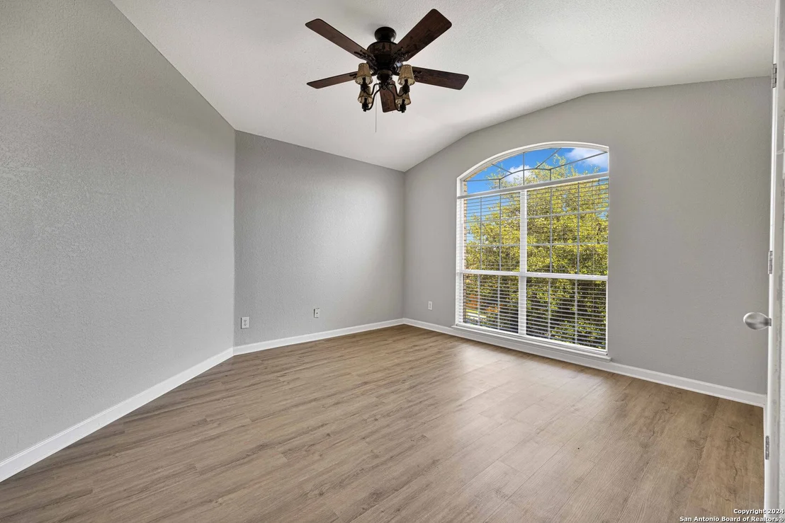 Photo of 611 PARK PT