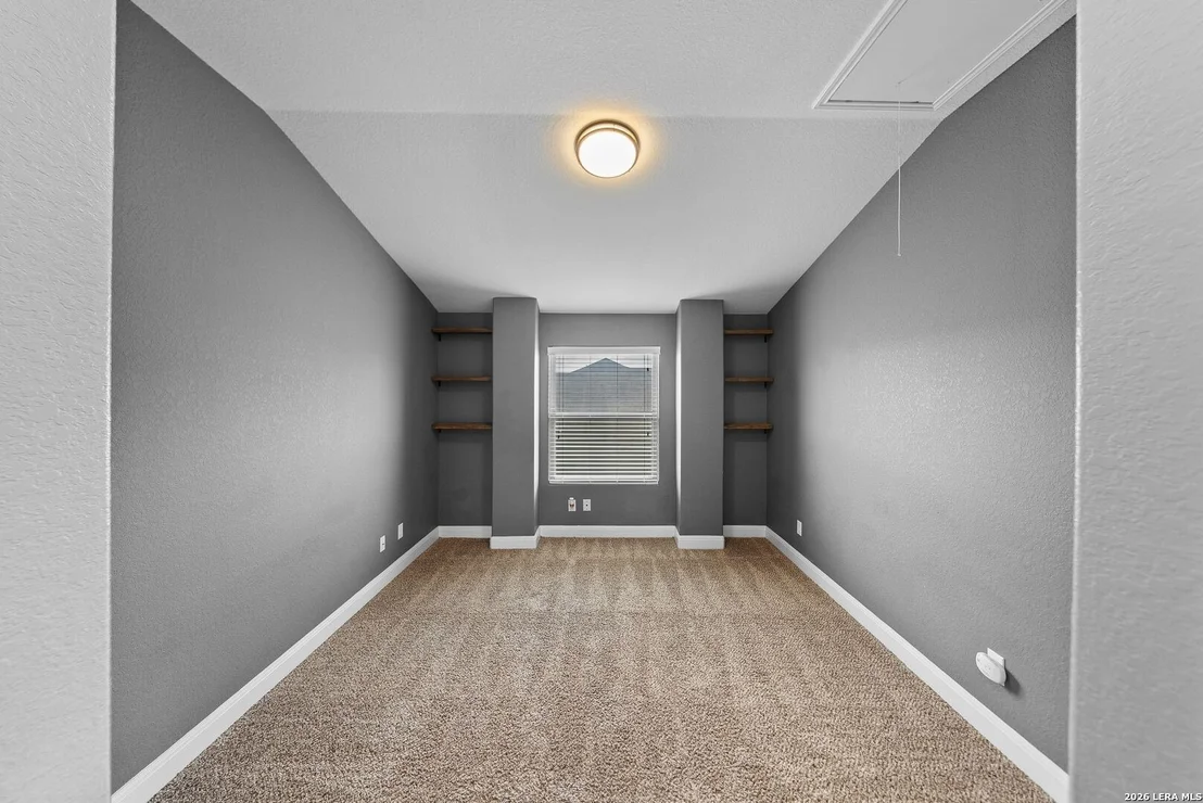 Photo of 2522 Middleground