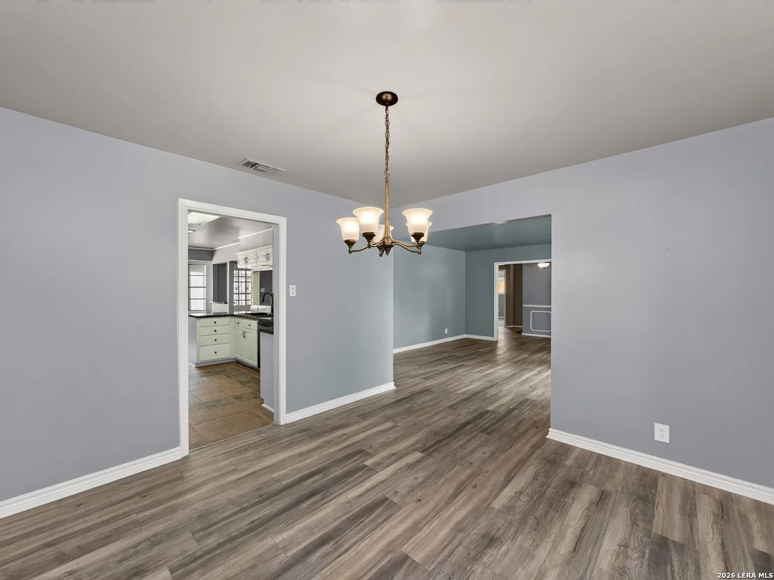 Photo of 621 Balfour Dr