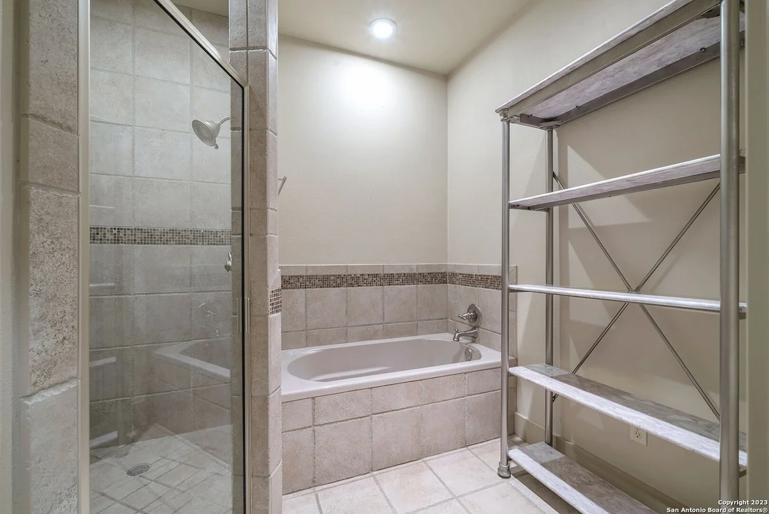 Photo of 8 Benchwood Cir